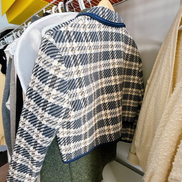 BRAND NEW SANDRO SET, JACKET AND SKIRT, SIZE M, price is for whole set - Picture 9 of 13